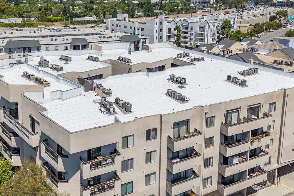 view of a commercial buildings roof top